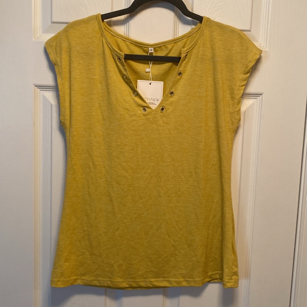 ETCYYNEW Mustard Sleeveless Top…size S